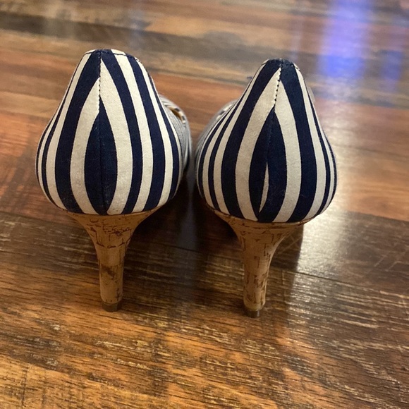 NWOT Kelly & Katie striped heels size 10 - Picture 4 of 6